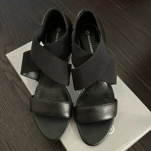 Rockport heeled sandal